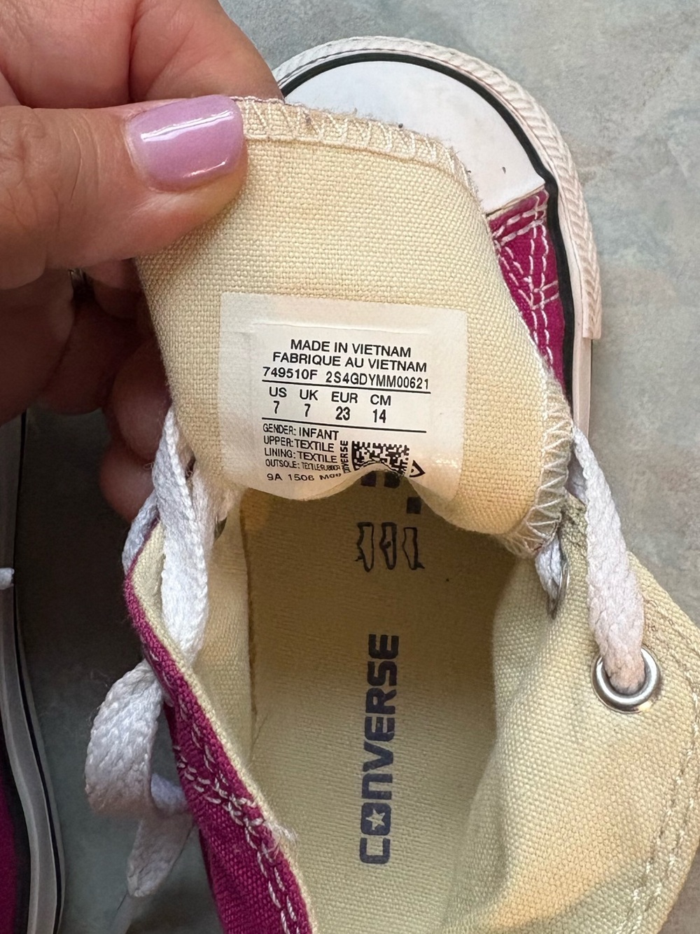 Converse size 7C Kids' High-Top Sneakers in Magenta and White - Picture 8 of 9